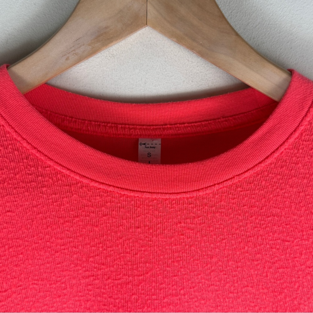 ALO Yoga Fluorescent Corral Pink Textured Crew Neck Sweater SM Logo on Sleeve - Picture 3 of 12